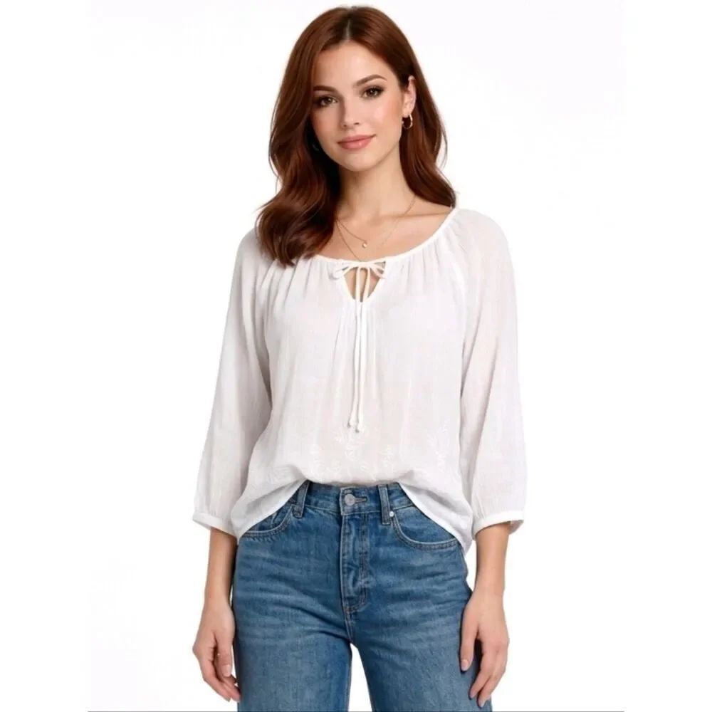 by & by White Textured Floral Embroidered 3/4 Sleeve Cover-up Blouse Size M